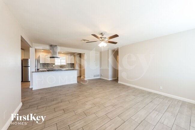13642 N 31st Dr in Phoenix, AZ - Building Photo - Building Photo