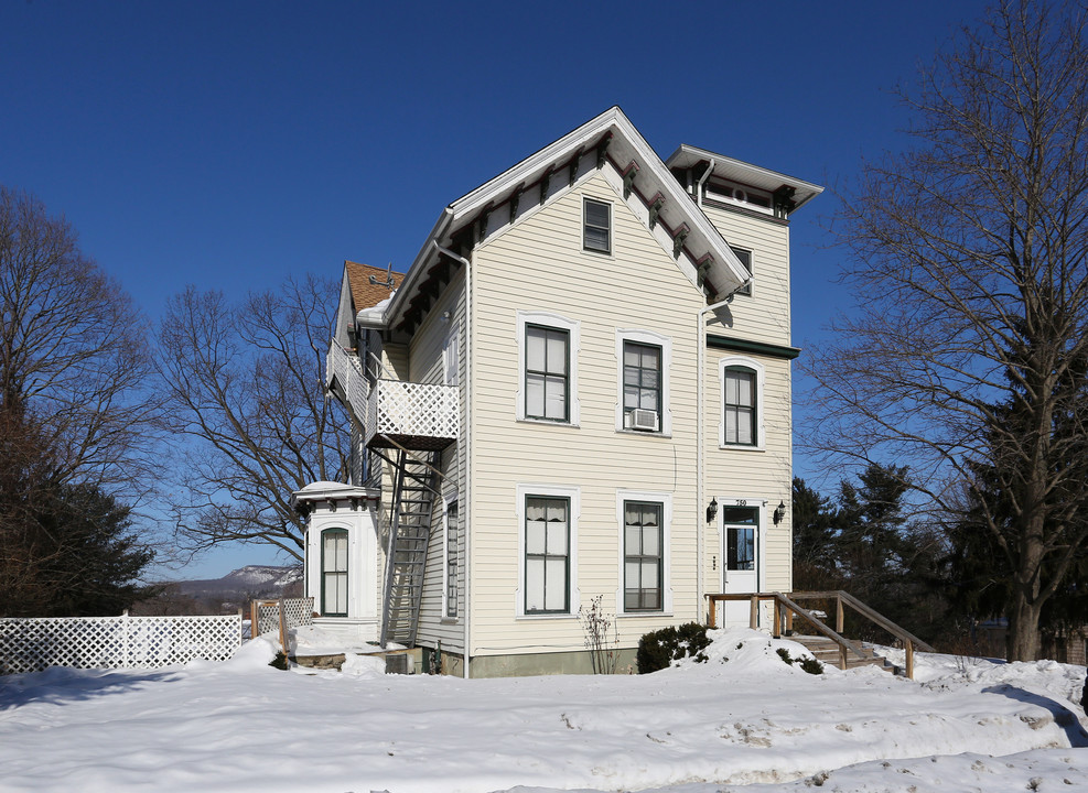 750 Broad St in Meriden, CT - Building Photo