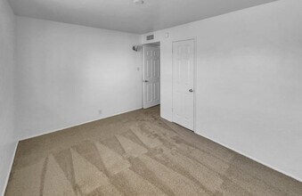 3235 E Willetta St in Phoenix, AZ - Building Photo - Building Photo
