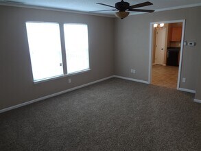 2343 Summerwood Ln in Greenwood, IN - Foto de edificio - Building Photo