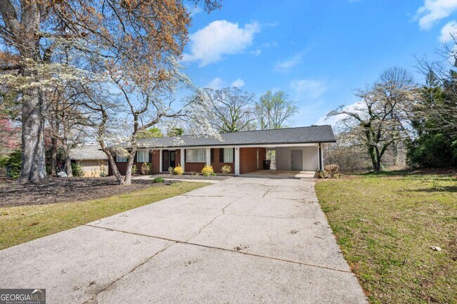 2176 Riverside Dr in Gainesville, GA - Building Photo - Building Photo