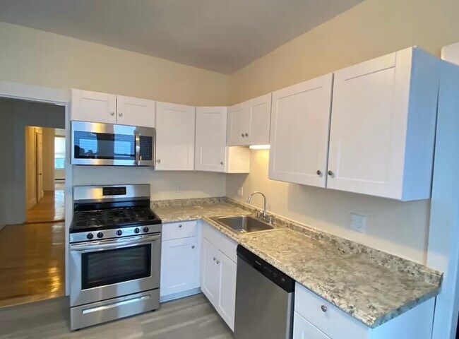 1423 Cambridge St, Unit 2 in Cambridge, MA - Foto de edificio - Building Photo