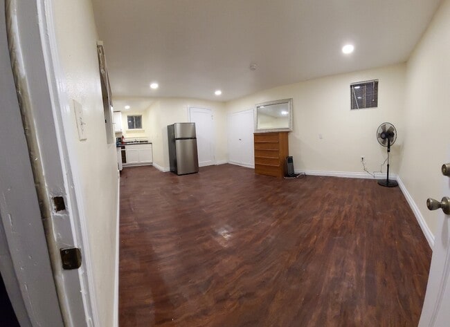 1447 W 56th St in Los Angeles, CA - Foto de edificio - Building Photo