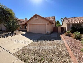 2735 E Thunderhill Pl in Phoenix, AZ - Building Photo - Building Photo