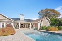 47 Midhampton Ave in Quogue, NY - Building Photo - Building Photo