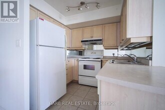 3 Rean Dr in Toronto, ON - Building Photo - Building Photo