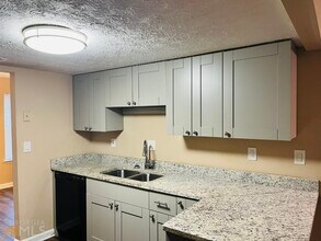 6527 River Park Dr in Riverdale, GA - Building Photo - Building Photo