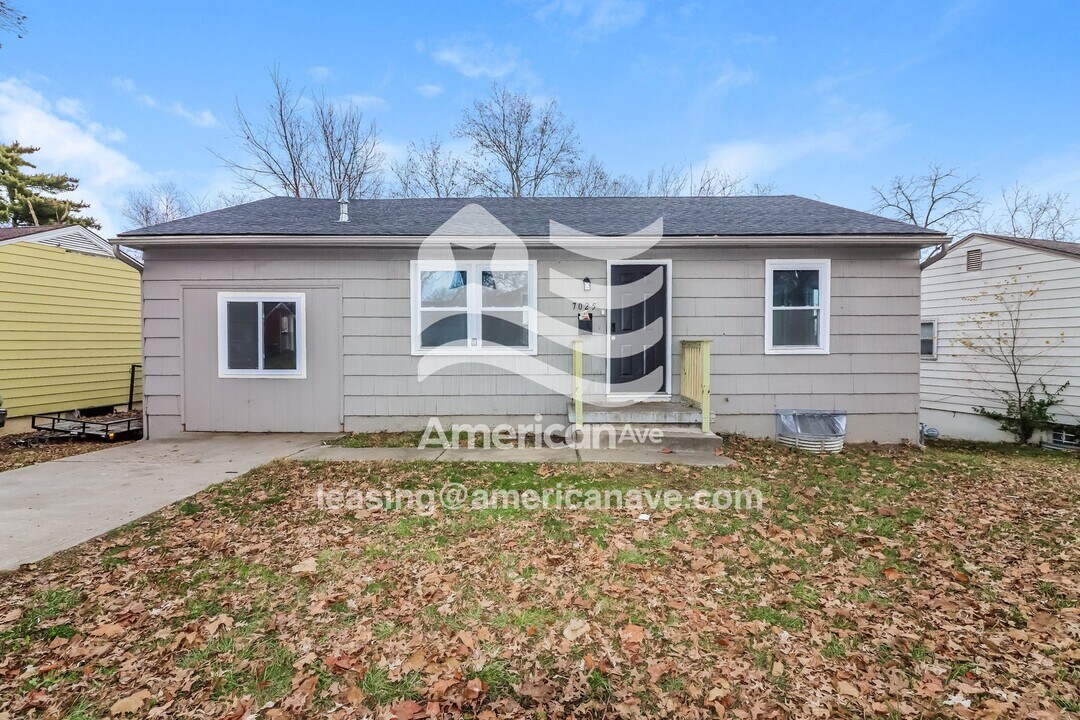 7025 Monroe Ave in Kansas City, MO - Building Photo