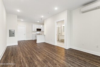 521 Lake Ave in Asbury Park, NJ - Building Photo - Building Photo