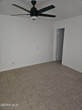 8735 Dyer St in El Paso, TX - Building Photo - Building Photo