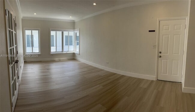 1990 Bay Dr in Miami Beach, FL - Building Photo - Building Photo