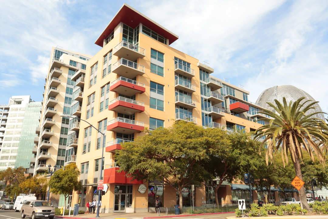 Park Terrace in San Diego, CA - Building Photo