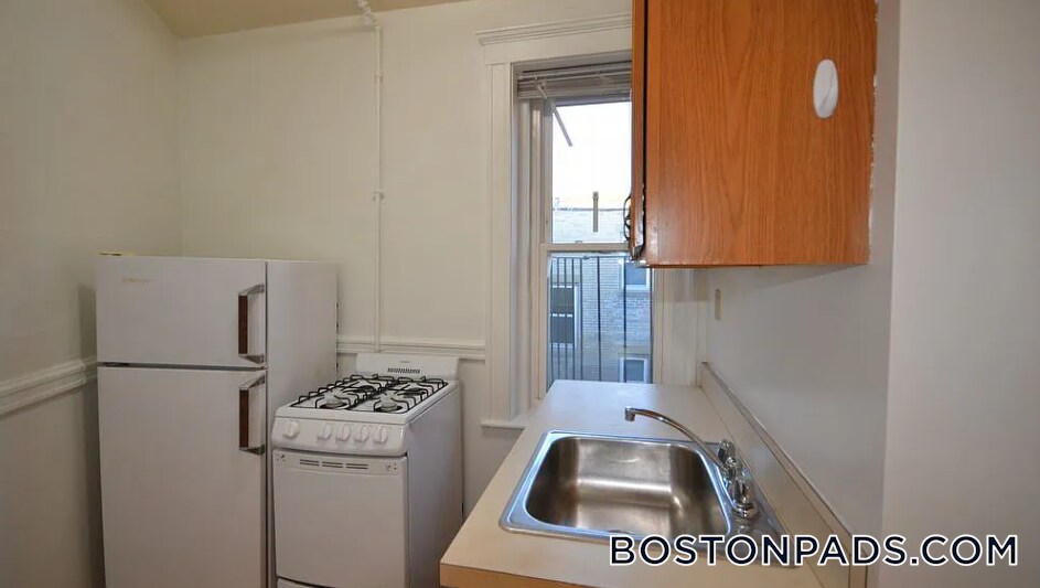 143 Park Dr, Unit 15 in Boston, MA - Building Photo