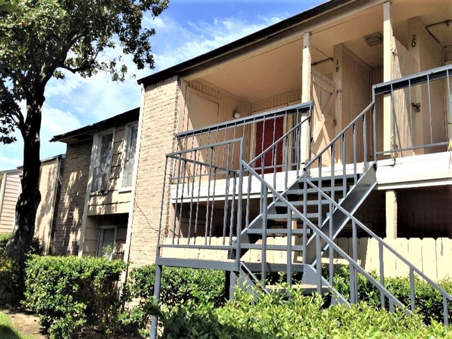 8201 Richmond Ave. in Houston, TX - Building Photo - Building Photo