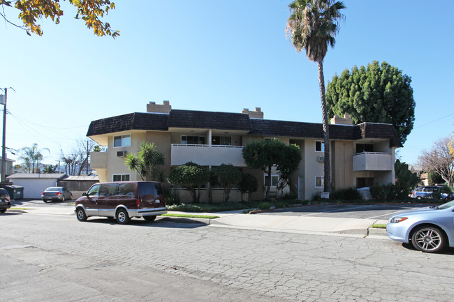 170 W Ash Ave in Burbank, CA - Building Photo - Building Photo