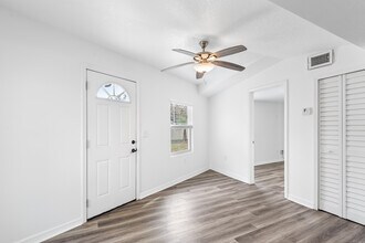3722 Deleuil Ave in Tampa, FL - Foto de edificio - Building Photo