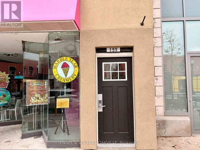 155 Lakeshore Rd E in Oakville, ON - Building Photo - Building Photo