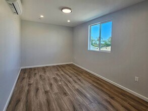 10622 Kester Ave in Los Angeles, CA - Foto de edificio - Building Photo