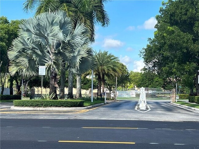 15686 NW 12th Manor in Pembroke Pines, FL - Building Photo - Building Photo