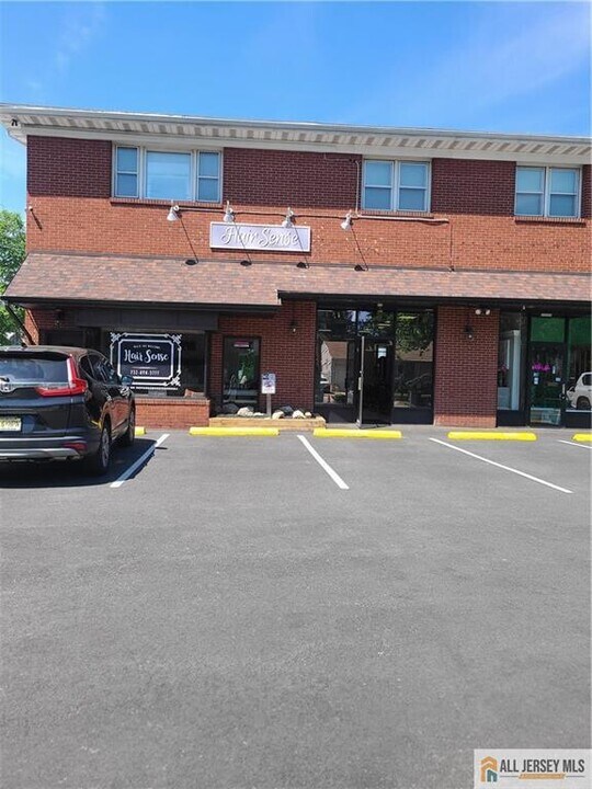 257 Central Ave in Metuchen, NJ - Building Photo