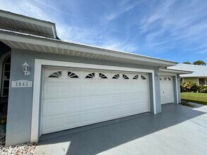 1043 SW Pigeon Plum Way in Palm City, FL - Building Photo - Building Photo