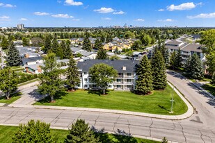 Sunset Villa in Edmonton, AB - Building Photo