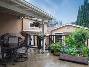 25 Leslie Dr in Santa Barbara, CA - Foto de edificio - Building Photo