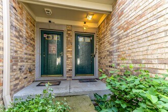 1238 S Christine Ct in Vernon Hills, IL - Building Photo - Building Photo