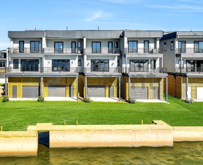 property at 4413 Anthony Ct Ln