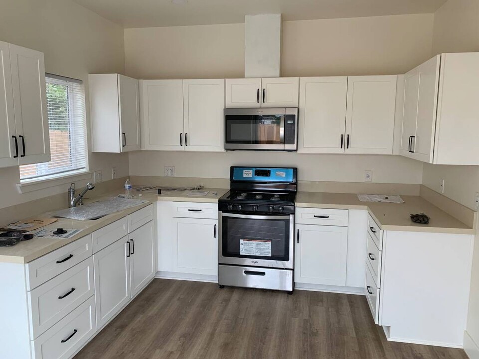 449 Tognazzini Ave in Guadalupe, CA - Building Photo