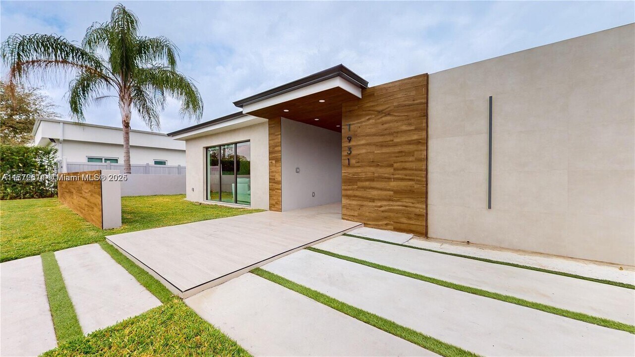 1931 NE 197th Ter in Miami, FL - Building Photo