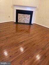 8946 Waldren Way in Lorton, VA - Foto de edificio - Building Photo