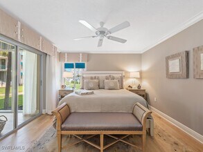 355 Park Shore Dr in Naples, FL - Building Photo - Building Photo