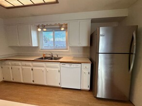 6130 McLeod Ln NE in Keizer, OR - Building Photo - Building Photo