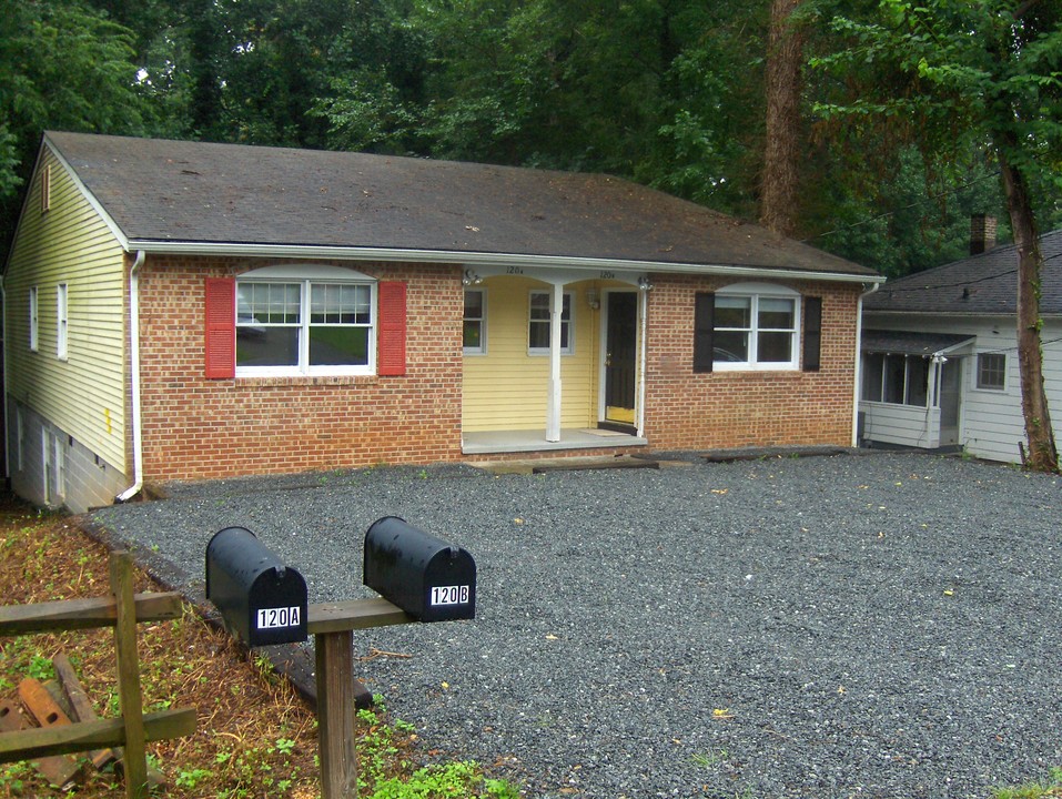 120 Raymond Ave, Unit B in Charlottesville, VA - Building Photo