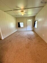 1000 W Cornelia Ave in Iowa Park, TX - Building Photo - Building Photo