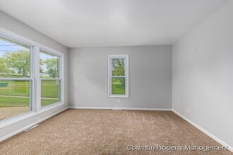 2608 Poe Ave SW in Wyoming, MI - Building Photo - Building Photo