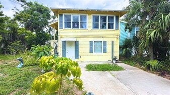 407 Poinsettia Rd in Daytona Beach, FL - Building Photo