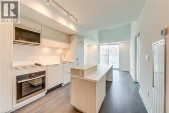 370 Martha St in Burlington, ON - Building Photo - Building Photo