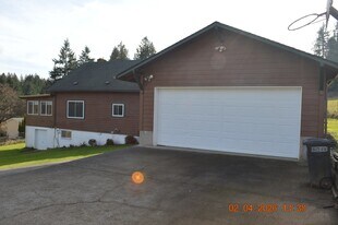 22308 US-30 in Clatskanie, OR - Building Photo