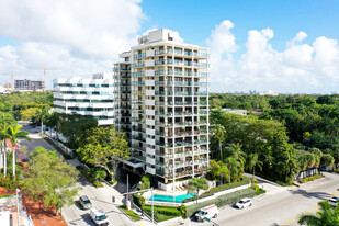 2575 S Bayshore Dr Apartamentos