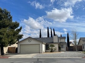 14299 Pinewood Dr in Hesperia, CA - Building Photo