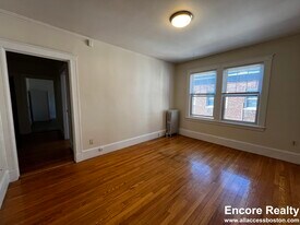 155 Summer St, Unit 12AR in Somerville, MA - Building Photo