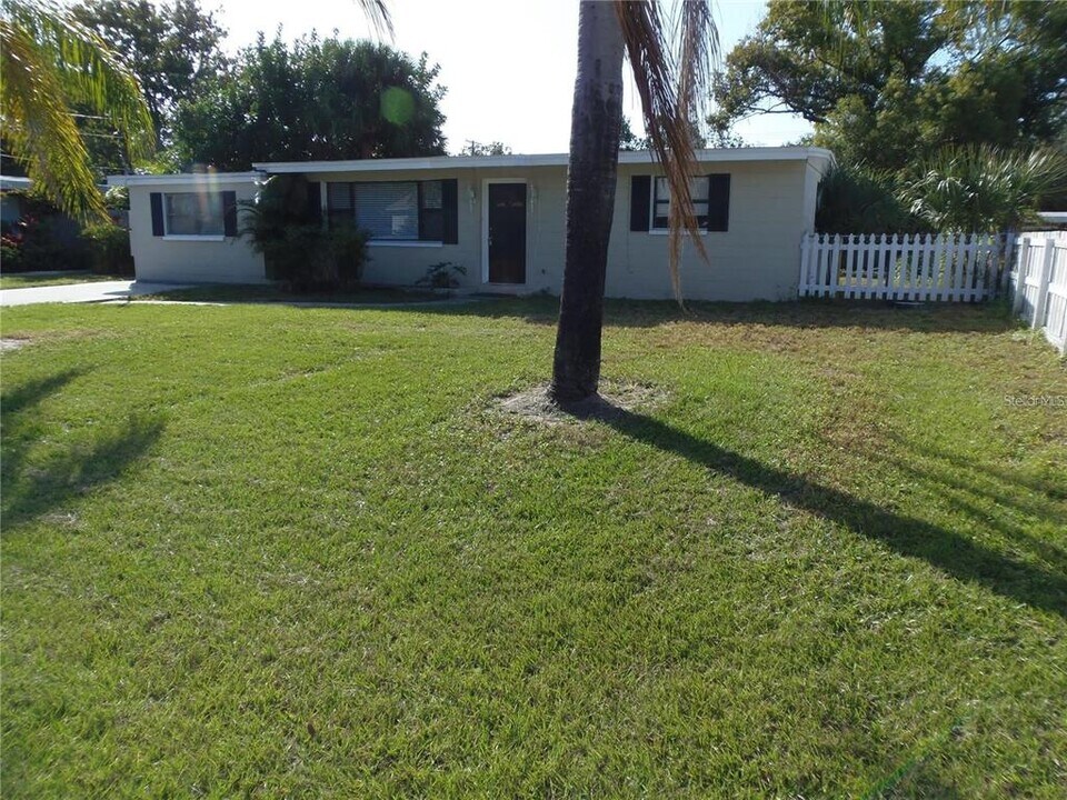 4004 W Olive St in Tampa, FL - Building Photo