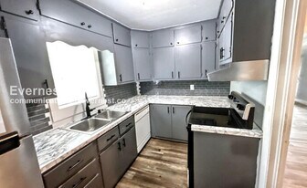 913 Meadowbrook Dr in Birmingham, AL - Building Photo