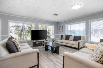 Woodhollow Apartments in Orlando, FL - Building Photo - Building Photo