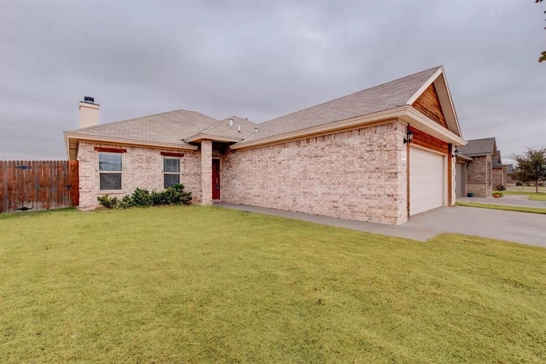 10103 Waco Ave in Lubbock, TX - Building Photo