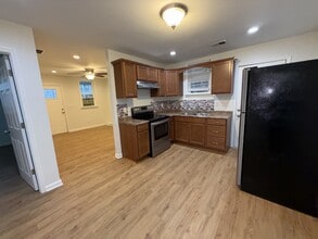 212 Romney St in Charleston, SC - Building Photo - Building Photo