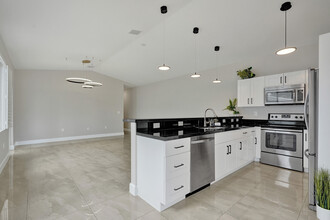 62 NE 26th St in Wilton Manors, FL - Building Photo - Building Photo