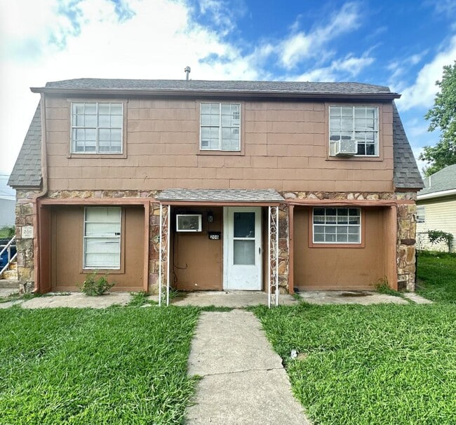 property at 206 E 2nd St